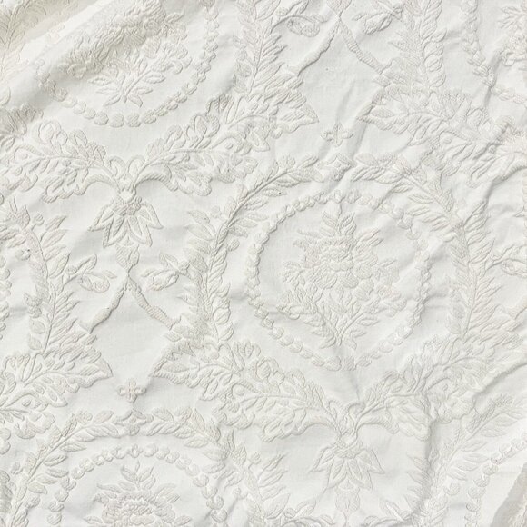 La Rochelle Collection Bedspread Ivory Chenille Matelasse 108x115 - Picture 7 of 9